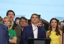 Flávio Bolsonaro lança pré-candidatura à Presidência