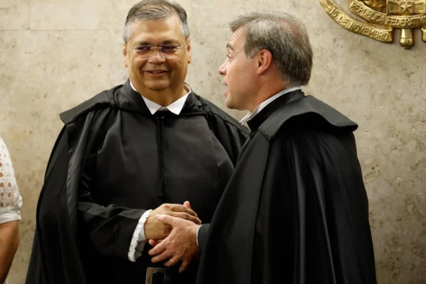 Filho de Lula e ‘Dark Horse’ colocam Dino e Mendonça como antagonistas em racha do STF