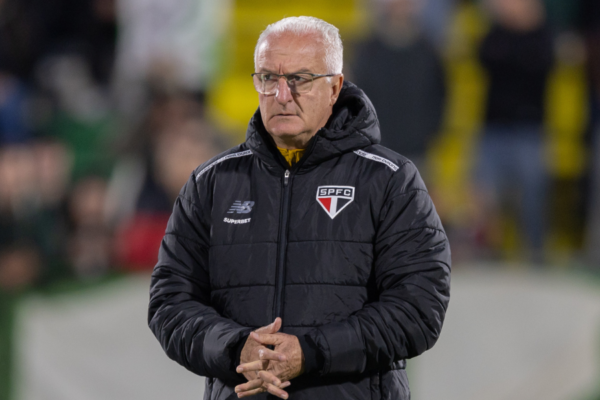 São Paulo bate Bragantino, volta a vencer no Brasileiro após 10 jogos e finda drama de Dorival