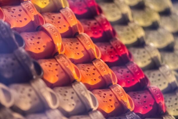 Como a Crocs transformou uma dor momentânea em ganho de longo prazo