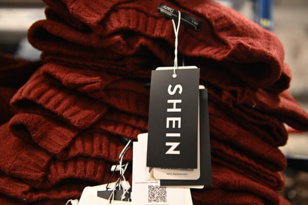 Shein já valeu US$ 100 bilhões. Agora, IPO reduz valor para US$ 26 bilhões