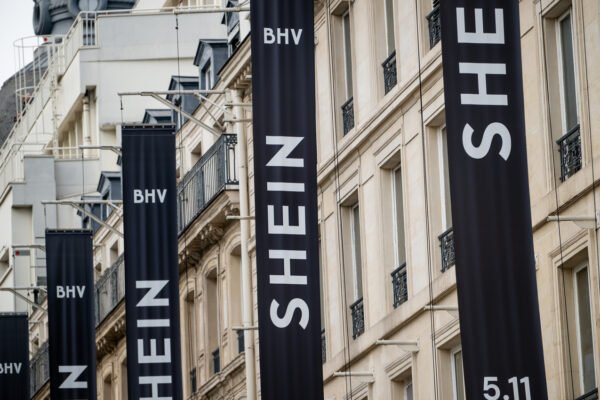 A Shein fez sua fama com o fast fashion sem grife. Agora, busca marcas conhecidas para retomar as vendas