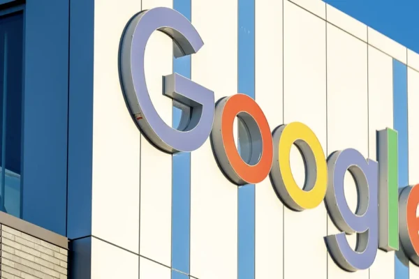 Por que o Google perdeu US$ 700 bilhões em valor de mercado desde maio