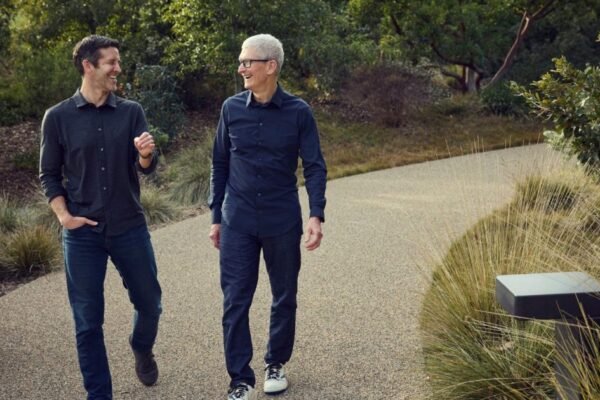 Novo CEO da Apple terá desafio de retomar inovação da era Jobs