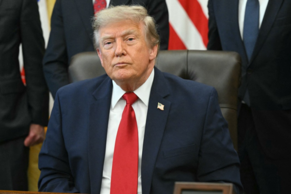 Juíza nos EUA se recusa a bloquear ordem de Trump que limita cidadania por nascimento