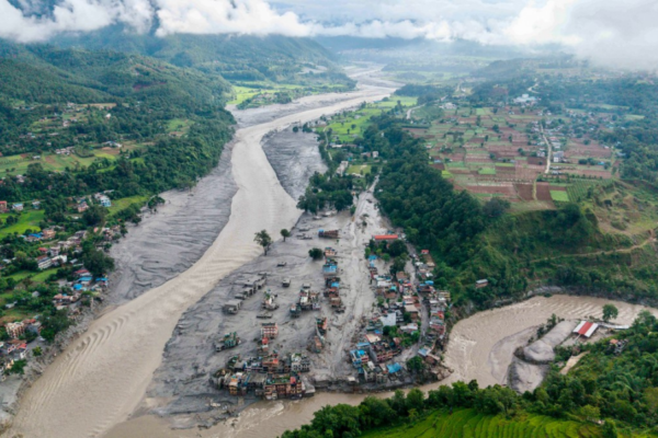 Número de mortos no Nepal e no Tibete chega a 552 após avalanche