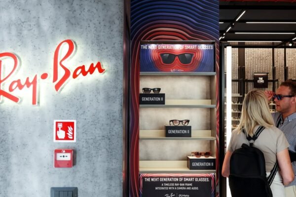 Briga entre herdeiros abala dona da Ray-Ban