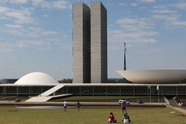 Congresso vota nesta semana fim da escala 6×1 e “taxa das blusinhas”