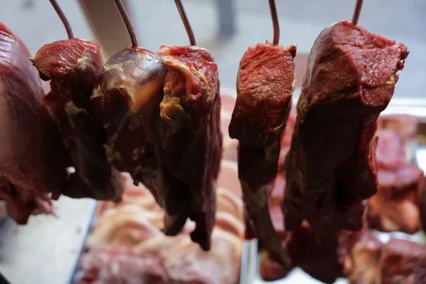 Trump anuncia medida contra monopólio da carne após críticas a empresas brasileiras