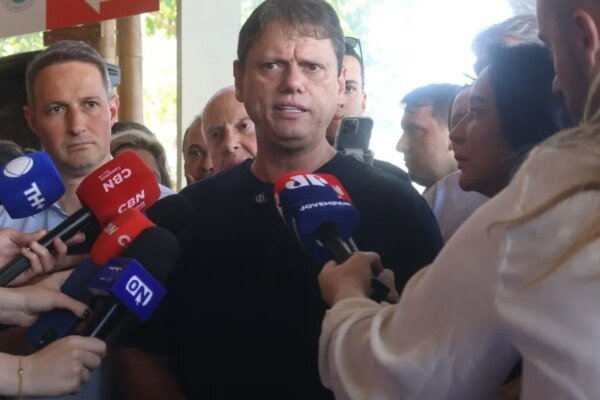 Tarcísio estreia propaganda na TV relembrando tragédia de São Sebastião