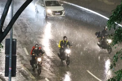 Sexta-feira terá chuva forte e risco de temporais no Sul