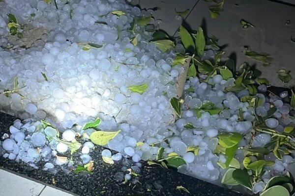Temporais com granizo causam estragos na cidade de Santiago, no RS