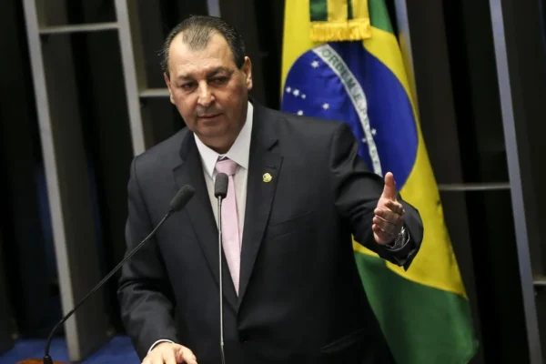 Relator da CCJ rejeita emendas da oposição que buscavam manter 6×1