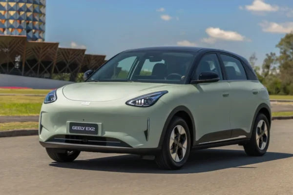 Para competir com a BYD, Geely apresenta recarga de carro elétrico em 4 minutos