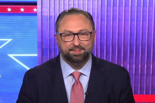 Aliado de Trump publica imagem de IA de Moraes tornozeleira eletrônica e provoca: ‘tick-tock, Xandão’