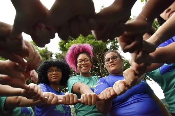Menina que nasce hoje pode não ver igualdade de gênero na vida toda, diz relatório