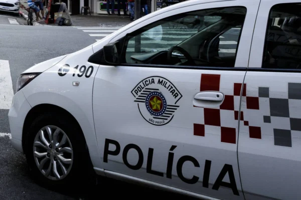 Delegado com sinais de embriaguez bate viatura em carro da PM no centro de SP, diz polícia