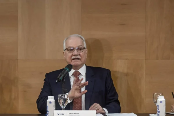 Fachin cita “sérios elementos” em crise no STF e pede encaminhamentos sobre o caso