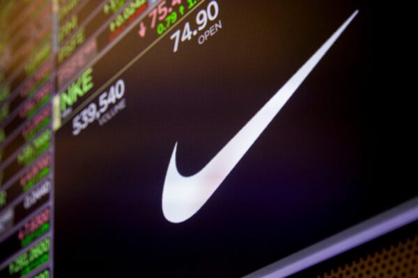 Nike vê entusiasmo de analistas cair ao menor nível em 25 anos