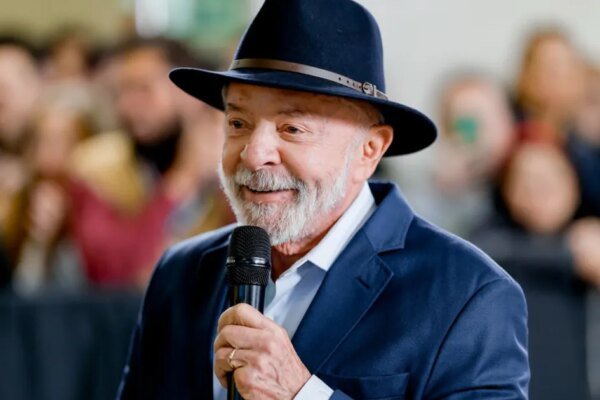 Lula diz acreditar na inocência de Lulinha e de Marcola, mas defende investigação