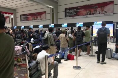 Erupção de vulcão suspende mais de 200 voos e atividades na Indonésia