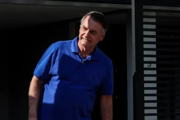 Moraes determina que Exército destrua sete armas de Bolsonaro
