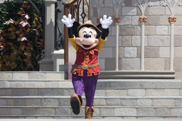 Parques da Disney desafiam queda na demanda do setor. O segredo? Promoções e eventos especiais