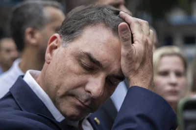 TSE desmente Flávio Bolsonaro e afirma que fiscais do PL não foram retirados de sala-cofre