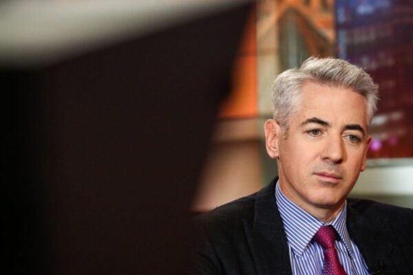 A estratégia de Bill Ackman para transformar sua gestora na Berkshire Hathaway de Buffett