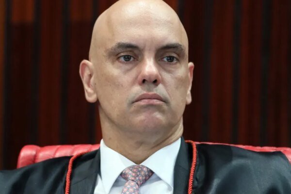 Moraes determina destruição de armas de Bolsonaro