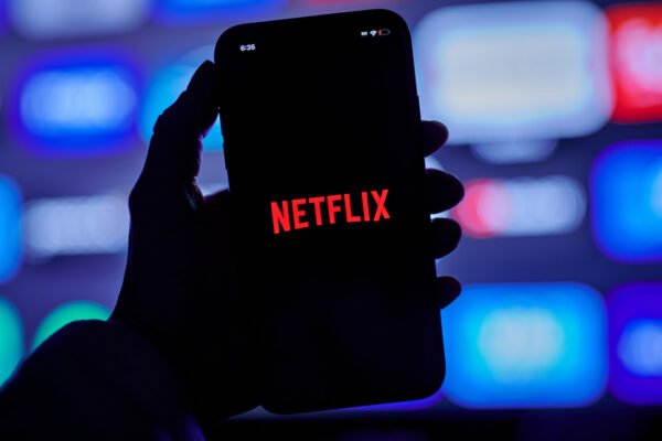 Netflix perde espaço para YouTube e preocupa investidores com falta de grandes sucessos