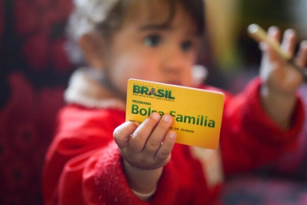 Análise: Lula mira eleitorado feminino com reajuste do Bolsa Família