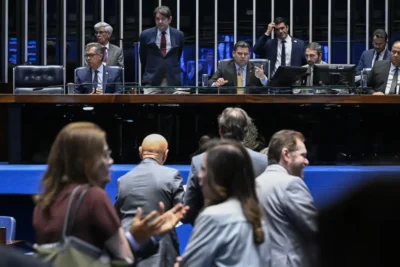 Governo obtém vitórias no Congresso; PECs da 6×1 e da Segurança só depois das eleições