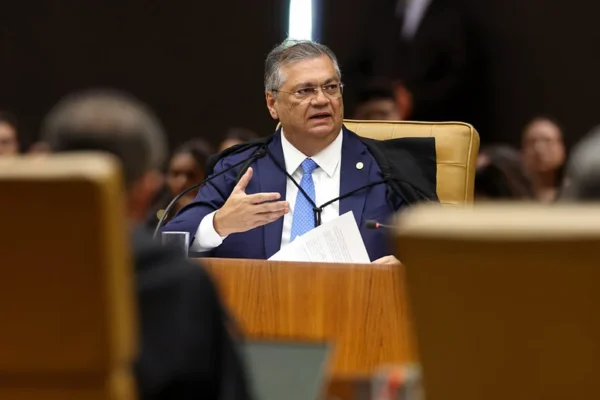 Dino manda PF investigar fundo do Master ligado a cemitérios de São Paulo