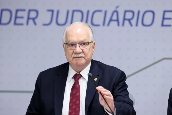 Após reportagem do ICL, deputados acionam Fachin sobre Mendonça e Dark Horse