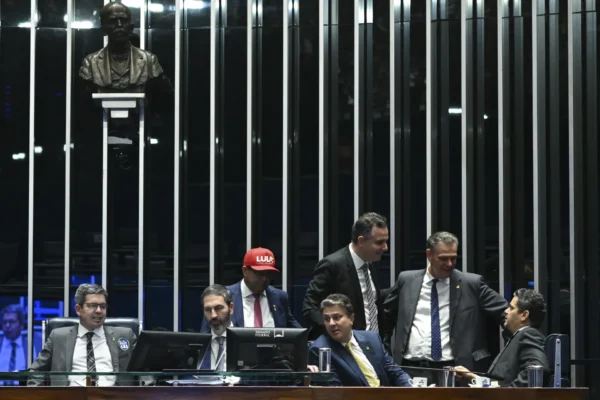 Governo articula sessão extra para votar fim da escala 6×1 no Senado antes das eleições