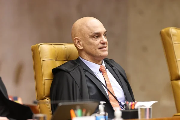 Moraes pede a Fachin retirada de sigilo de dados sobre rede de pagamentos do Master