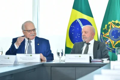 Fachin conversa com Lula e indica que levará casos de Moraes e Mendonça ao plenário do STF