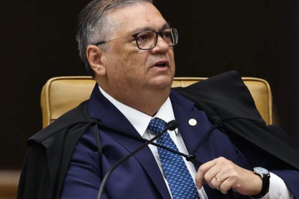 Dino manda PF investigar supostas irregularidades da CVM no caso Master