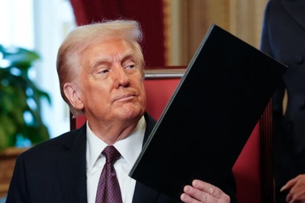 Trump deve anunciar novas regras para baratear carros a combustão nos EUA