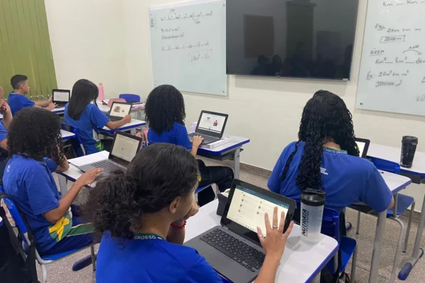 CNE restringe o uso de IA para correções de provas em escolas e universidades e estabelece novas regras