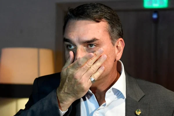 Flávio chega à reta final das eleições com cinco casos sem desfecho no Conselho de Ética