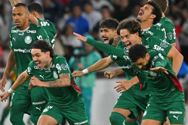 Palmeiras leva virada na altitude, mas se garante na semi da Libertadores nos pênaltis