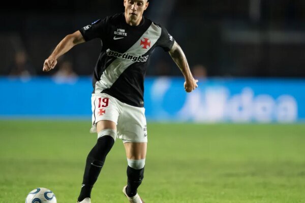 Vasco aplica 2 a 0 no Santa Fe e carimba vaga na semi da Sul-Americana