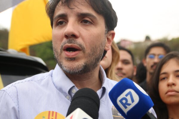 The Economist chama Renan Santos de ‘Dark Horse’ em matéria sobre o candidato