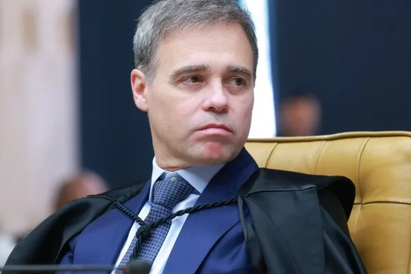 Frente de Evangélicos cobra transparência de Mendonça no caso Master