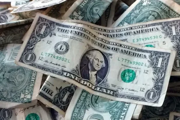 Dólar fecha estável a R$ 5,10 e Bolsa perde fôlego após forte alta
