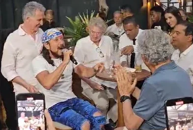 Líder de doações em 2026, Rei do Gás aparece em vídeo com Bell Marques e Ronaldo Caiado em festa privada