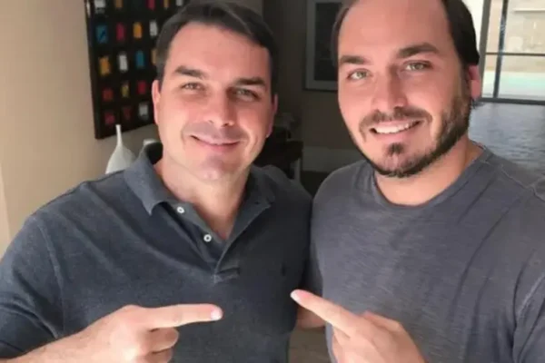 Assessora de Carlos Bolsonaro marcou encontro com suspeitos de lavagem de dinheiro
