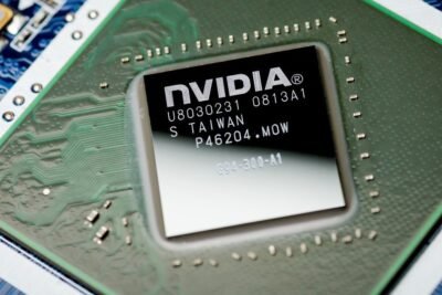 Nvidia e Broadcom recuam com temores sobre desaceleração da inteligência artificial